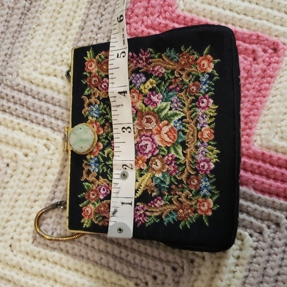 Beautiful vintage hand stitch mini purse - Picture 10 of 15